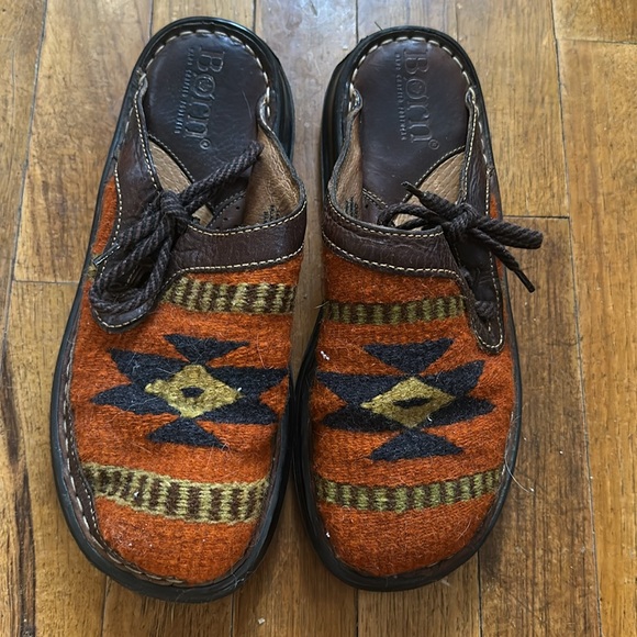 Super adorable born shoes with southwest pattern - Picture 2 of 5